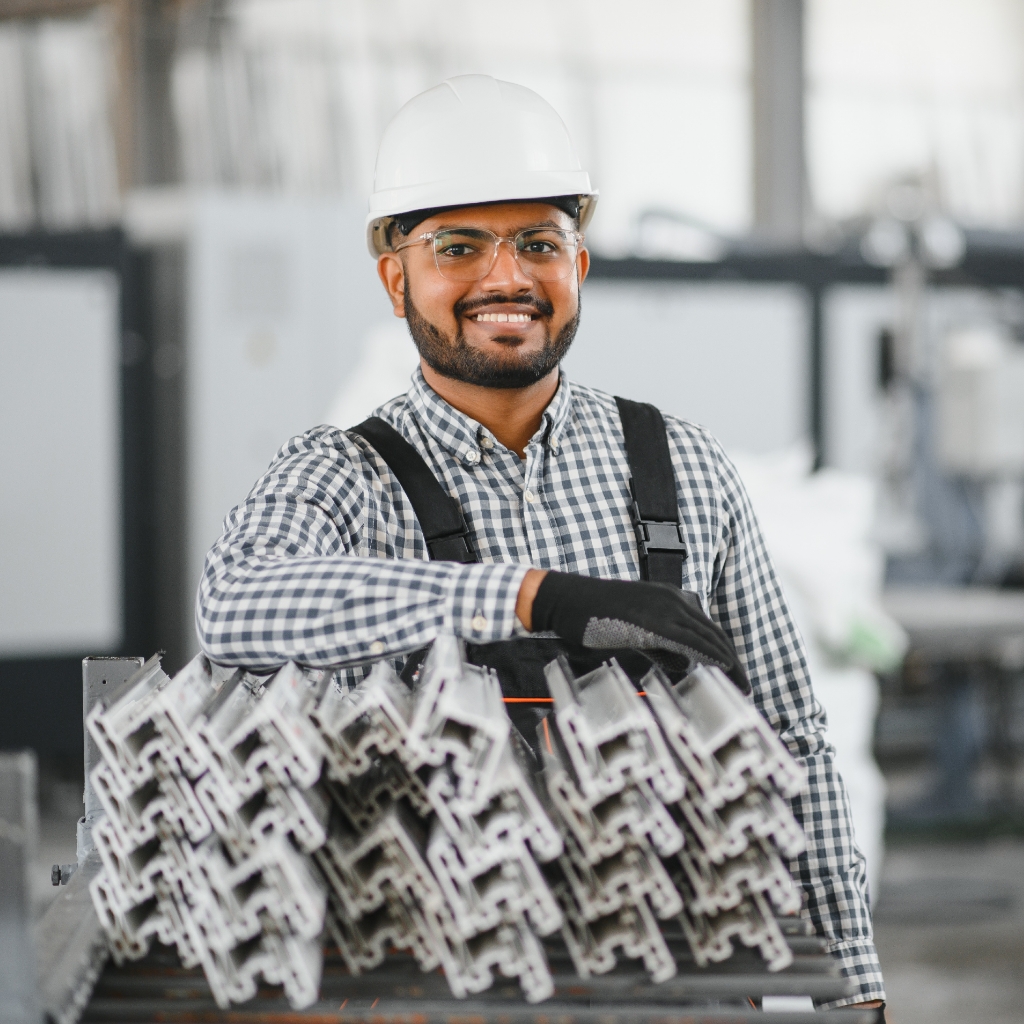 Creamos un futuro mejor para nuestros clientes y colaboradores, consolidándonos como la empresa de aceros recubiertos más eficiente y confiable de la región.